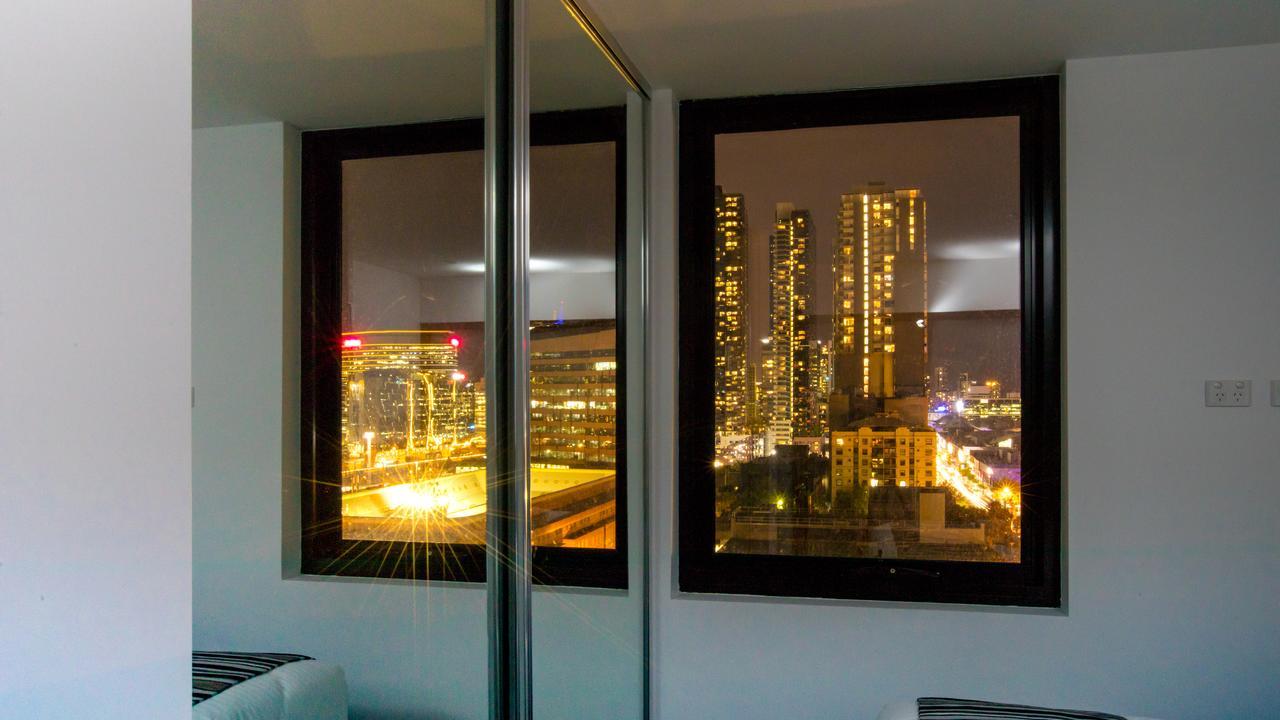 Spencer Street Apartments Мелбърн Екстериор снимка